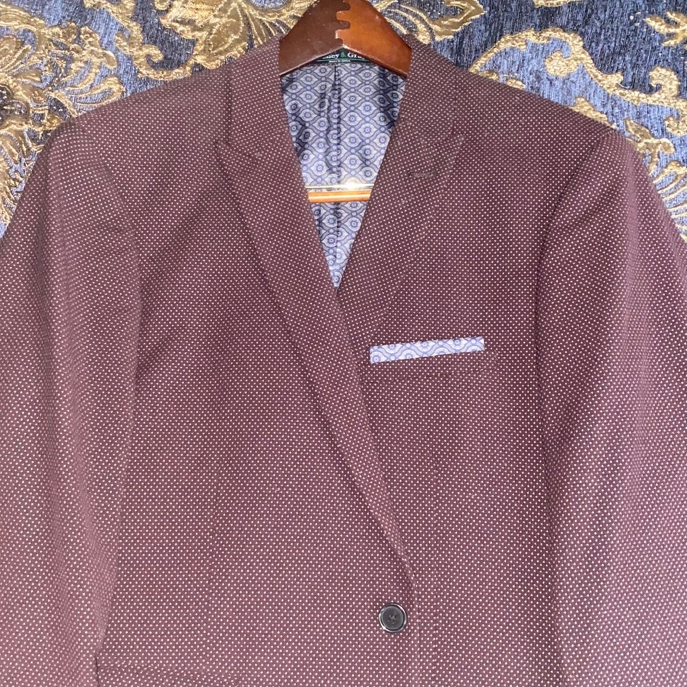 42 men’s Burgundy sports coat & pocket square